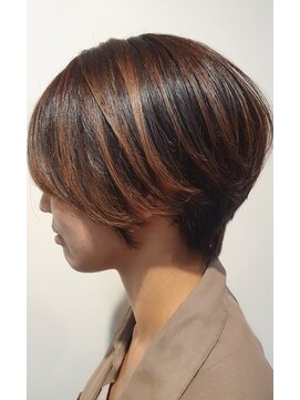 レヴィ(Levie) 透け感ショート 担当山下