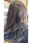 かきあげ前髪×アッシュブラウン×ロングレイヤー