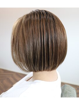 ウィスカーヘアー(whisker hair) ワンレングスボブ