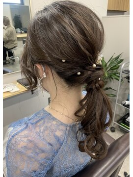 リグ 横浜(Lig.) 波巻きウェーブ緩め編み込みローポニーヘアセット