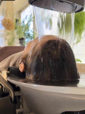 【頭浸浴】で髪と心に癒しのひと時を―。日常では体験できない至福のリラックスタイムを体感☆