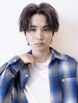 メゾンバイハバナ(maison by HAVANA) メンズ波巻きセンターパートハイライトツーブロックマッシュ