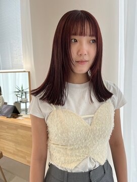 イノセントヘア(innocent.hair) 赤髪暗髪ぱっつん前髪ウルフカット