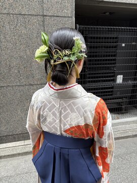 ☆生花が映える黒髪タイトシニヨン☆   and.S