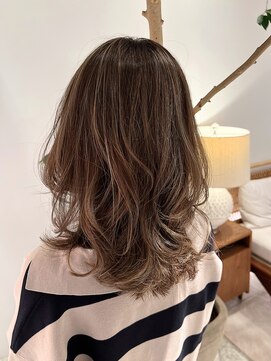 白髪ぼかしハイライト×立体感グレージュ