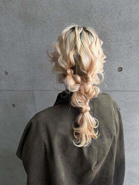 トランク(TRUNK) 編みおろしヘアアレンジ