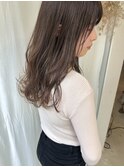 シークレットハイライトで透明感カラーに。ロングヘア。