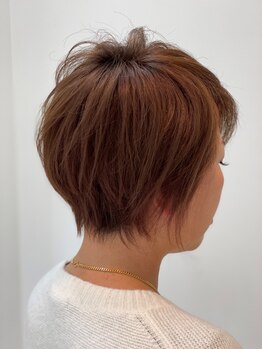 アングル(angle)の写真/髪質や骨格を見極めベースをカット。更にドライカットでもちが◎スタイリングのアドバイスで再現性アップ♪