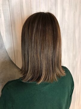 ヘアサロン アティリー(Hair Salon Attirer) 西梅田/ボブ/グレーベージュ/白髪ぼかし/ハイライト/ベージュ