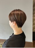 大人女性の刈り上げショートスタイル