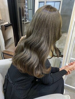 幸せをお届けするために、経験豊富なスタイリストが、丁寧なカウンセリングで理想のスタイルへと導きます＊