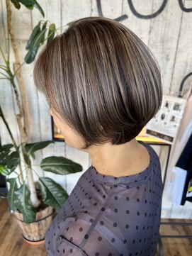 ロイズ ヘアデザイン アンド スパ(LOES) 大人上品な白髪ぼかしハイライトボブ