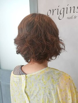 オリジンズ ヘアー(Origins hair) ヘルシーレイヤーの波巻き無造作カール×前下がりボブ/40代/50代