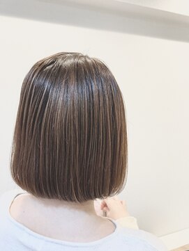 トゥー(two) ミディアムボブ