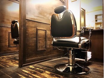 コネクトヘアデザイン バイ マツダ(CONNECT hair design by Matsuda)の写真/【半個室×ゆったりとした席間隔】周りを気にせず、お客様だけの贅沢なサロンタイムをお過ごしいただけます