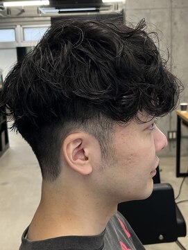 フイ 代々木(Hui) メンズ/アップバング/ツーブロックマッシュ/束感ショート波巻き