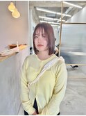 柔らかいベージュとボブ.