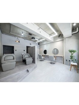 騒がしいのが苦手な方に.落ち着いた雰囲気と初めてでもくつろげるプライベートな空間でお待ちしております.