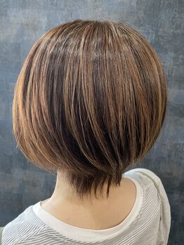 毛先の細部にまでこだわり、横から後ろからどの角度から見ても綺麗なスタイルに仕上げることを約束します。