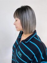 コニーズヘアサロン(Connie's Hair Salon)&nbsp;クールの極み、黒×シルバーのアンブレラカラー