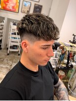 メゾンフォーメン 心斎橋店(Maison for men) スペインカール ハイライトカラー スキンフェード