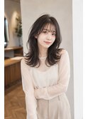 小顔くびれレイヤー透け感ダークグレージュミディ