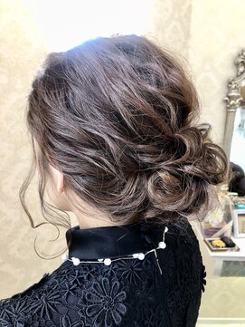 アロイジア Aloysia ゴム一本ヘアセット