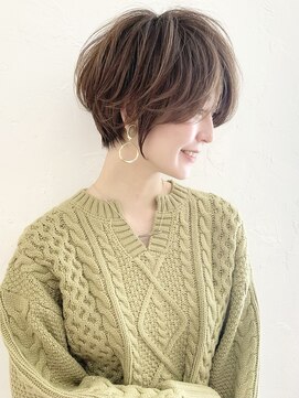 アンド ストーリーズ(&STORIES) 大人可愛い耳掛けショート20代30代40代ハイライトカラー