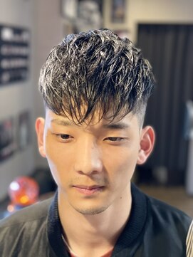 バーバー スタジオ ラフテル(Barber Studio RAFTEL) フェザーマッシュ