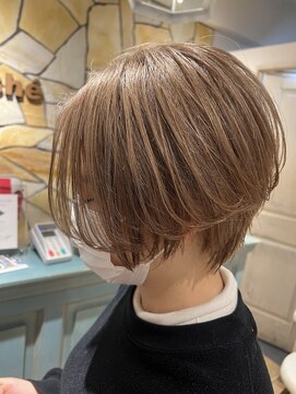 アルーシェ 新宿店(Alushe) ハンサムショート ミルクティーベージュ