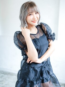 シャフト(SHAFT) SHAFT_プラチナグレージュ/ショートボブ/イルミナカラー