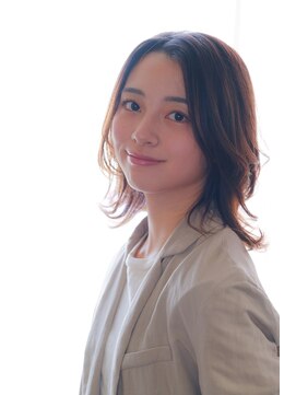 ノイ(noi) 韓国風セミディ×プラチナアッシュ20代30代40代♪