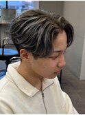 ホワイトハイライトツイストパーマアップバング短髪メッシュ