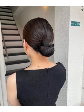 アンダーバーホワイト 阪神西宮店(_WHITE) タイトなシニヨンアレンジ