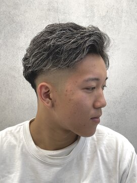 ルースト 西院店(ROOST) フェザーショート/ホワイトメッシュ/フェード/ツーブロック