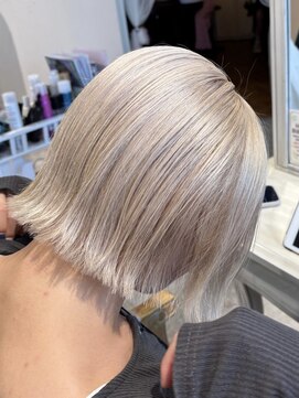 ユイバイラドンナ(Huit by LADONNA) ミニウルフ/刈り上げショート/刈り上げボブ/チェリーブラウン