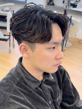 ビカム 名駅(become) 【フェザーパーマ】フェザーショートセンターパートコンマバング