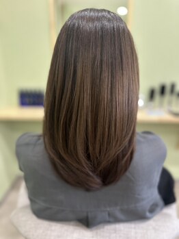 ジウ(ZIU)の写真/白髪を隠すのではなく美しくぼかす…大人女性に本当に似合う、自然で華やかな年齢を感じさせないカラーに◎