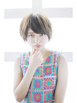 ポルトアズール(porteazur) 透明感の外はねショートボブ