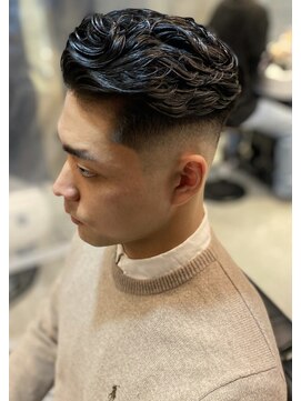 フランクスバーバー アンド ビアークラブ(FRANK'S BARBER and BEER CLUB) ニュアンスパーマスキンフェードサイドグラデーション