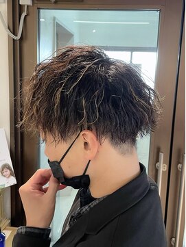 コワファーストナガサキシャンプーボーイ(COIFF1RST NAGASAKI SHAMPOO BOY) 波巻きパーマ×ハイライト　長崎