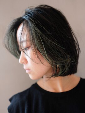 シオン(shion) グリーンボブ_ハッシュカットフルバングレッドブラウン_ba479282