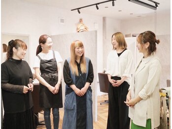 プーパ ヘアーユニ(pupa hair uni)の写真/【朝生田FOCUON2階】女性スタイリストによる完全マンツーマン美容室。同じ女性だから気軽に相談できる♪