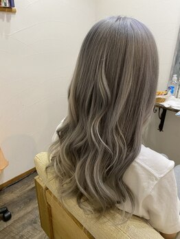 ファミーユ 松山店(famille deux)の写真/カラーが得意なスタイリストが対応*ケアブリーチでダメージを抑えながら理想の髪色に◎