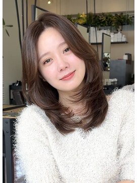 コート 表参道(Cote) ミディアムレイヤー　ナチュラルブラウン　ひし形シルエット