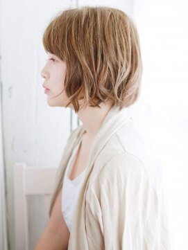 ヘアメイク ナル(hair make nalu) 細かいトップカールのバルーンボブ