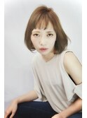 ショートバングでも大人っぽいクリアカラーボブ
