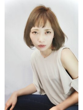ソスウ 浜松町(SoSu) ショートバングでも大人っぽいクリアカラーボブ