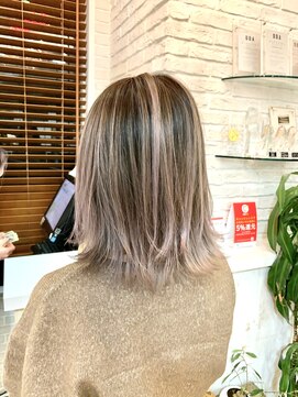 ハグ 横浜(HUG) バレイヤージュ ホワイトピンク