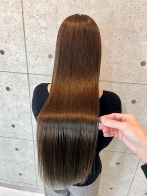 【ONE HAIR式艶髪特化カラー】や【ONE HAIR式艶髪特化トリートメント】で今までにない艶髪を実現します。